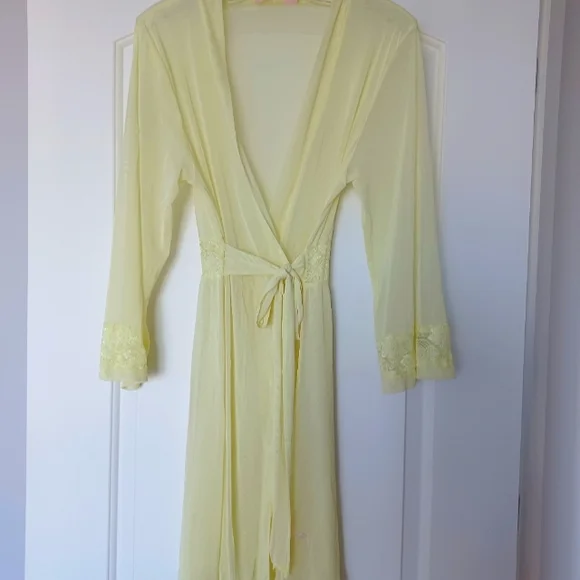 La Vie en Rose sheer robe - Picture 1 of 6